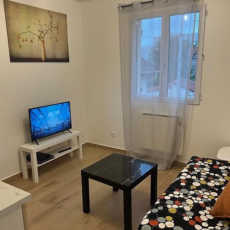 Appartement Lumineux Pres Metro Saint-Denis  Exterior photo